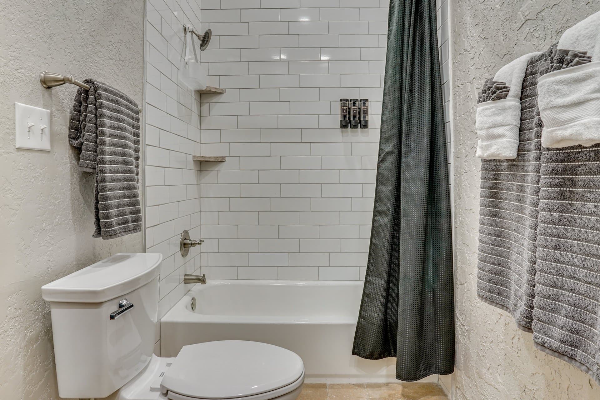 Retail/Apartments/Office – image 4